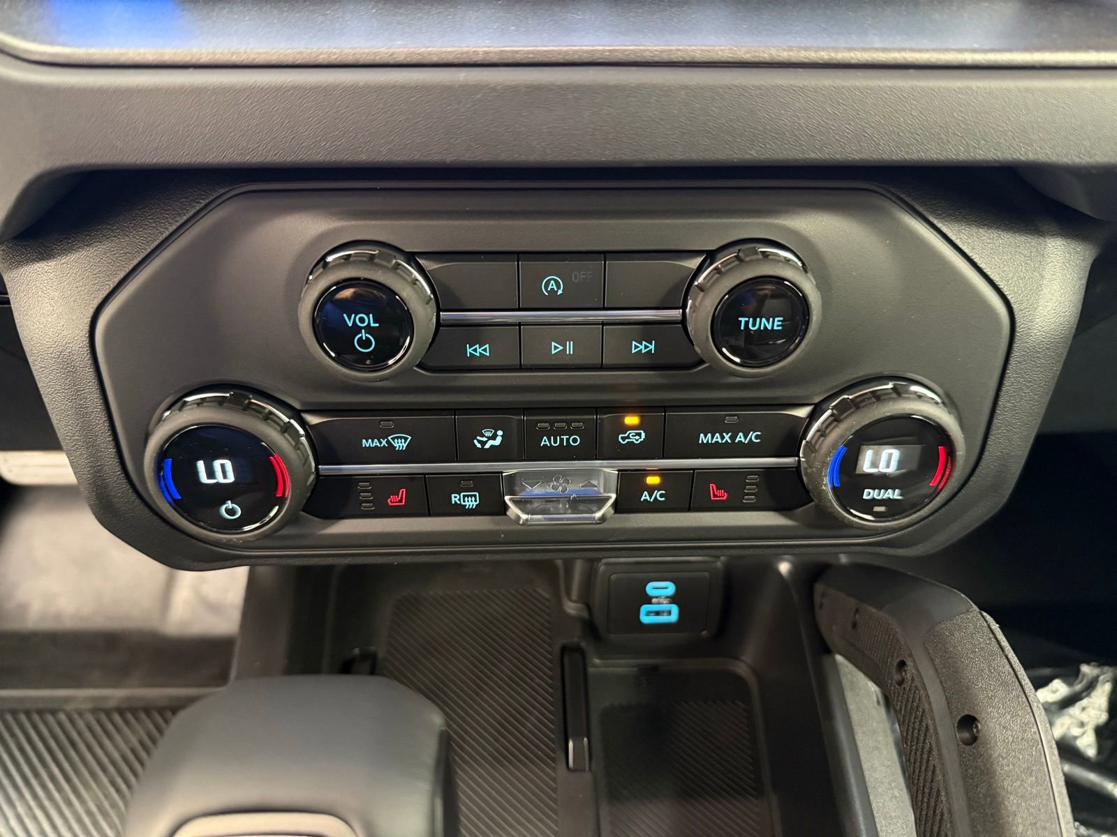 New 2025 Ford Bronco Big Bend w/ Black Diamond Package image 23