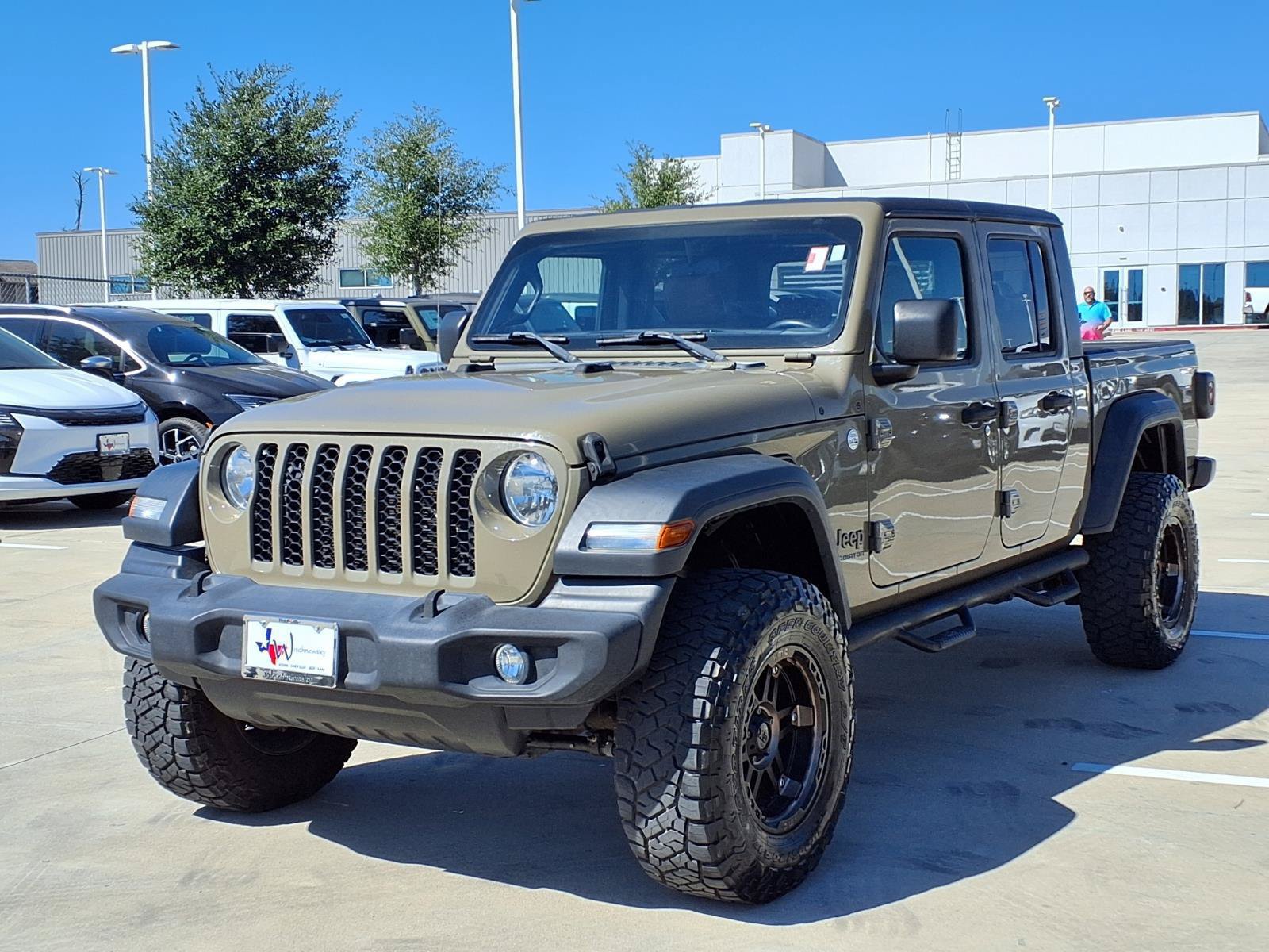 Used 2020 Jeep Gladiator Sport w/ Quick Order Package 24S AWD/4WD image 3
