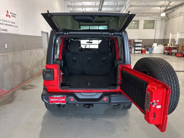 Used 2019 Jeep Wrangler Unlimited Sahara image 9