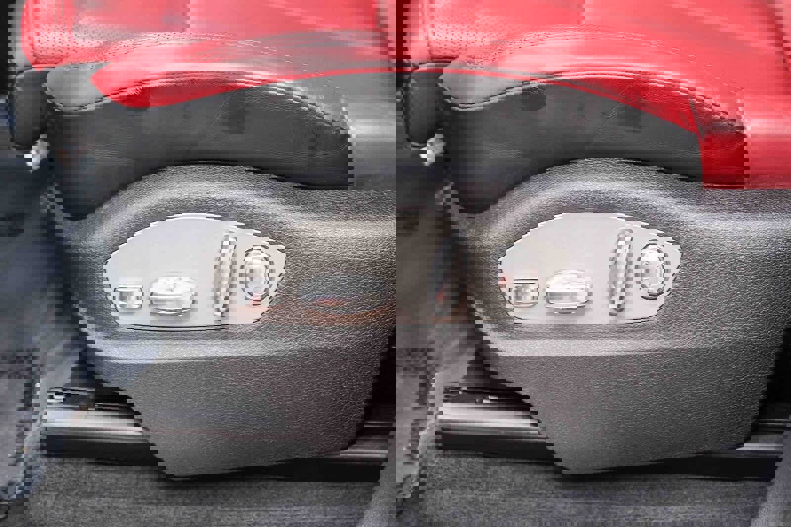 Used 2024 Porsche Macan image 23