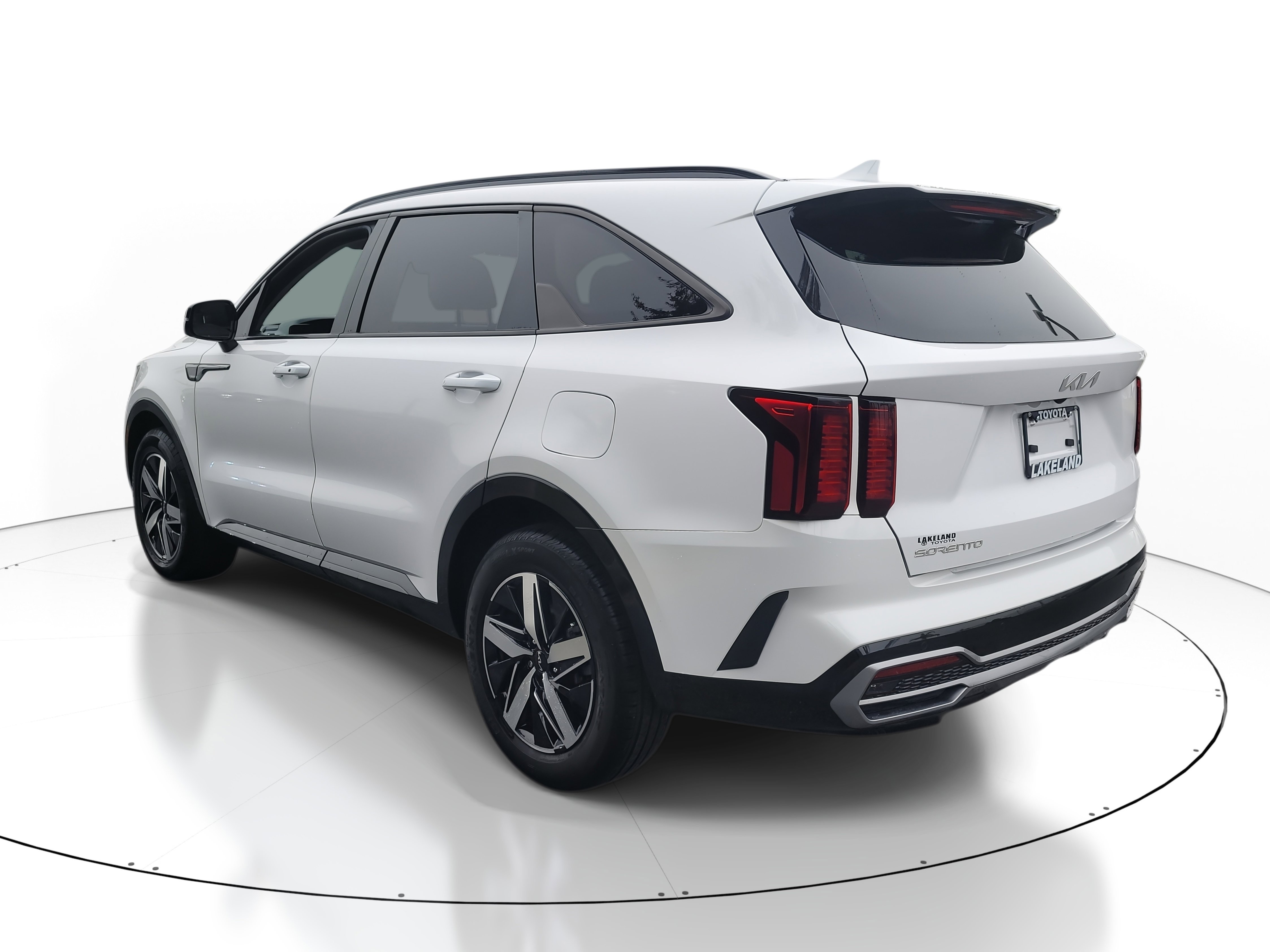 Used 2023 Kia Sorento S image 5