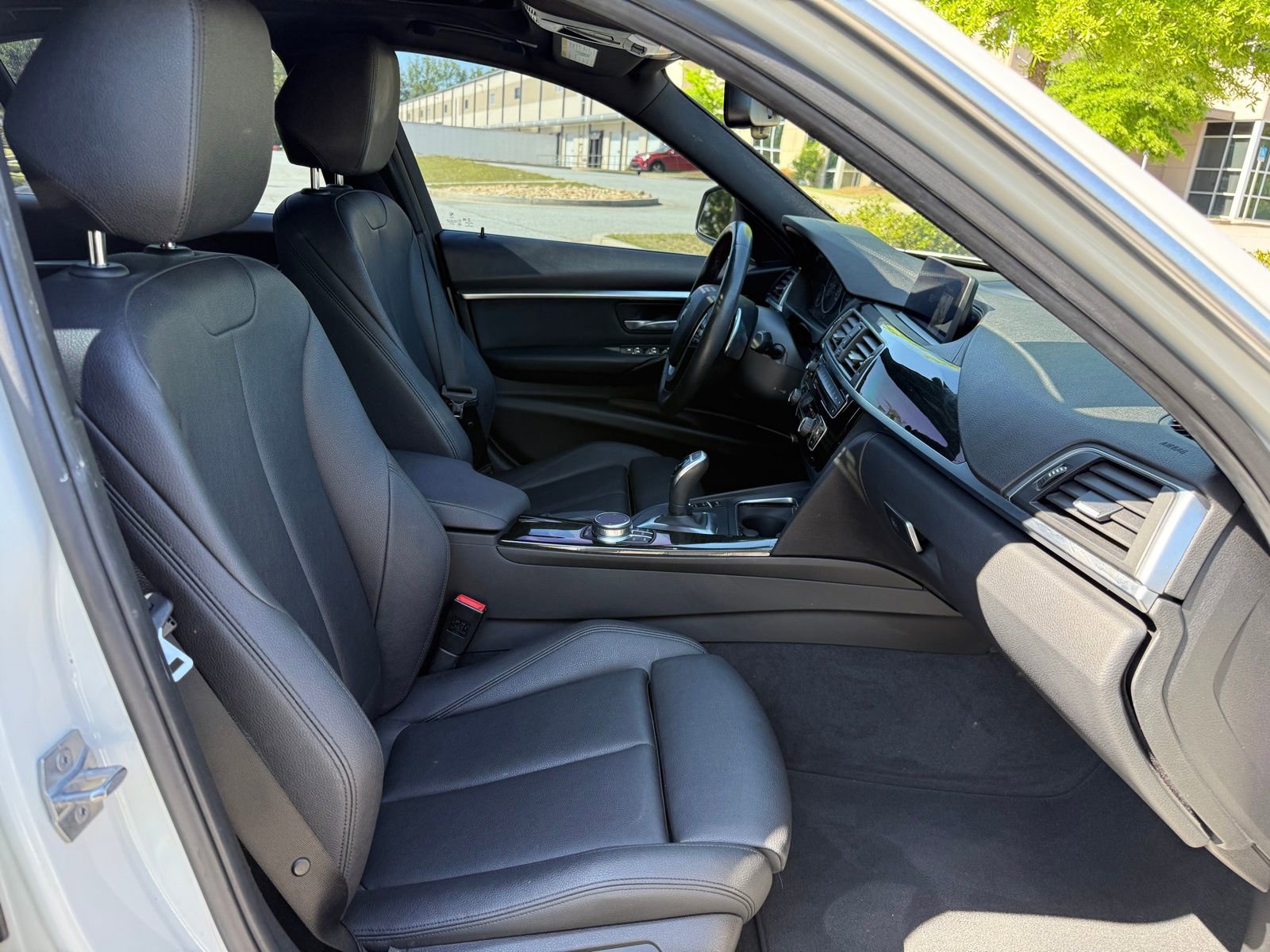 Used 2018 BMW 330i xDrive Sedan w/ Convenience Package AWD/4WD image 36