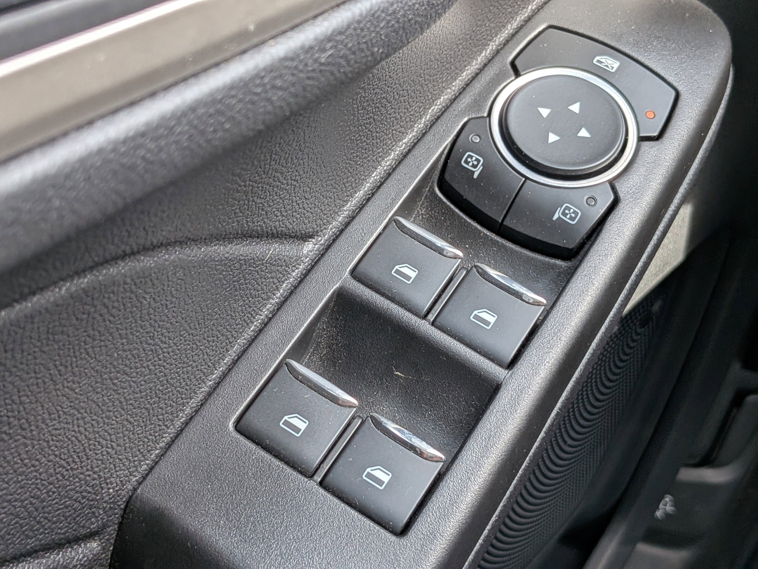 Used 2021 Ford Escape SE w/ SE Sport Appearance Package image 22