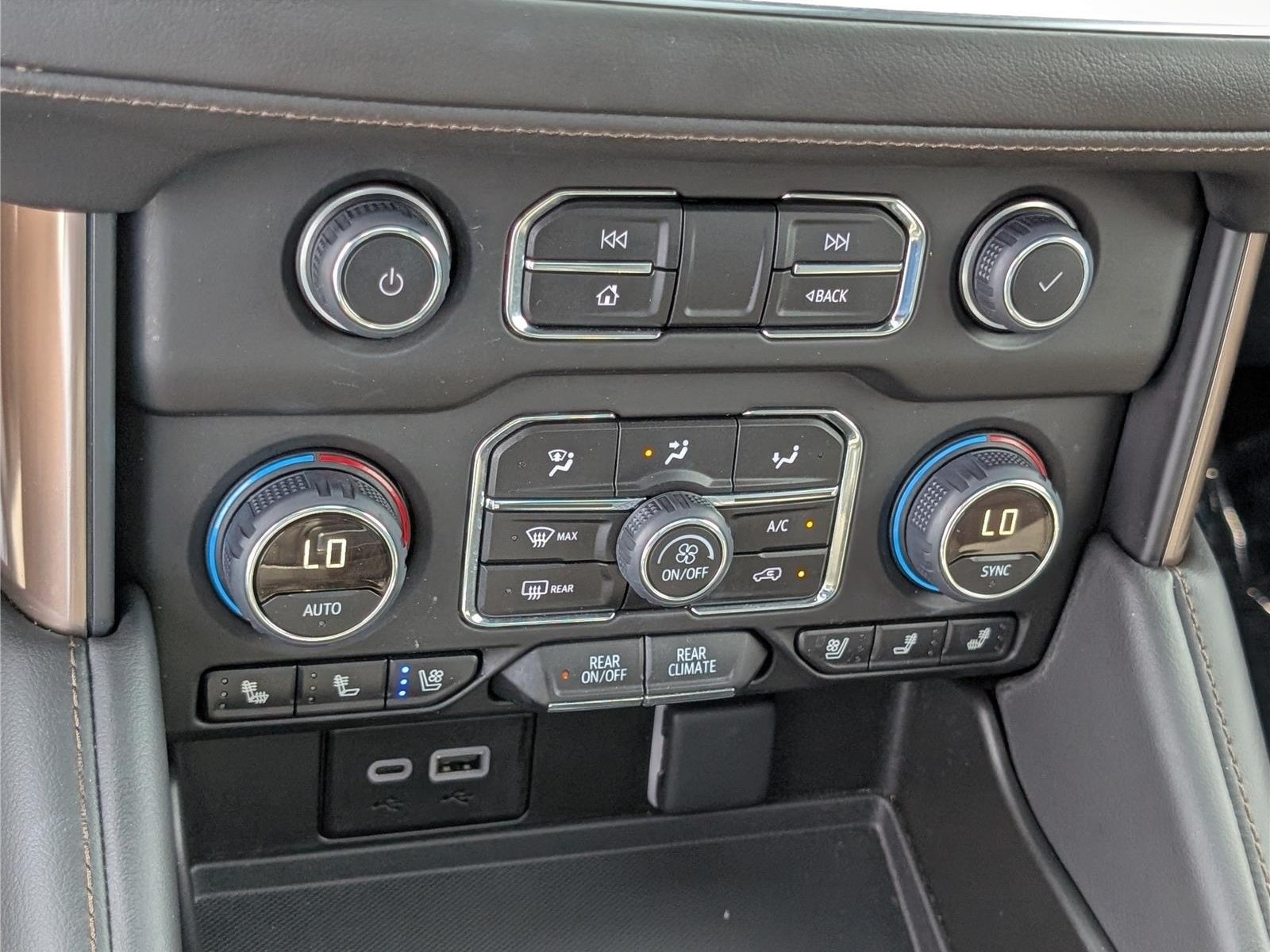 Used 2024 Chevrolet Suburban High Country AWD/4WD image 32