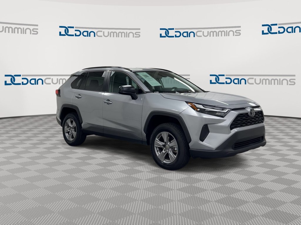 Used 2025 Toyota RAV4 LE AWD/4WD image 2