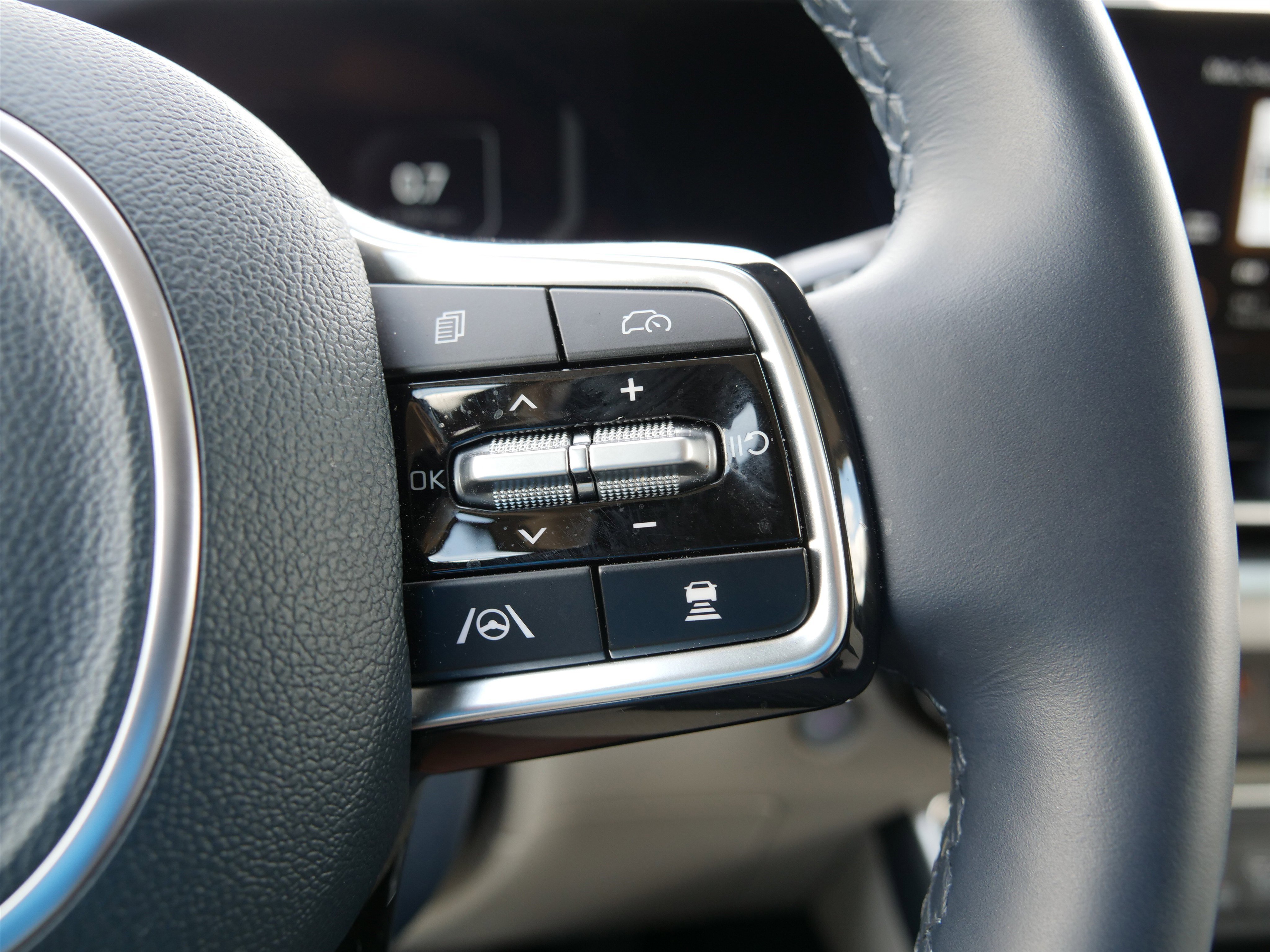 Certified 2025 Kia Carnival SX Prestige image 23