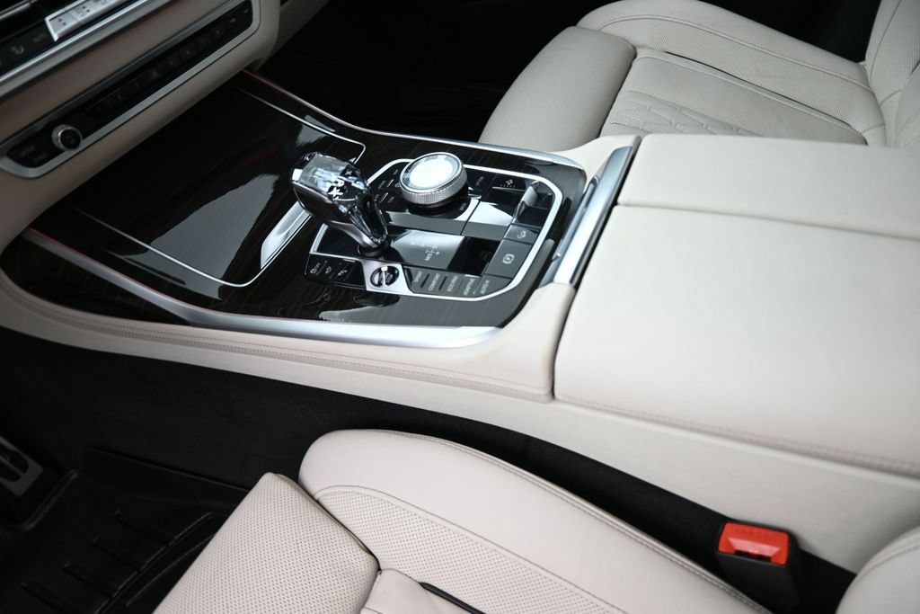 Used 2021 BMW X7 xDrive40i w/ M Sport Package AWD/4WD image 9