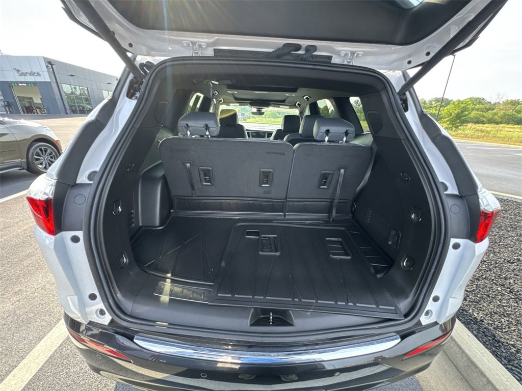 Used 2024 Buick Enclave Essence image 31