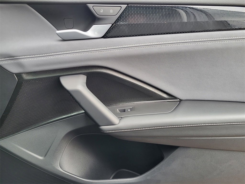 New 2025 Volkswagen Tiguan SE image 21