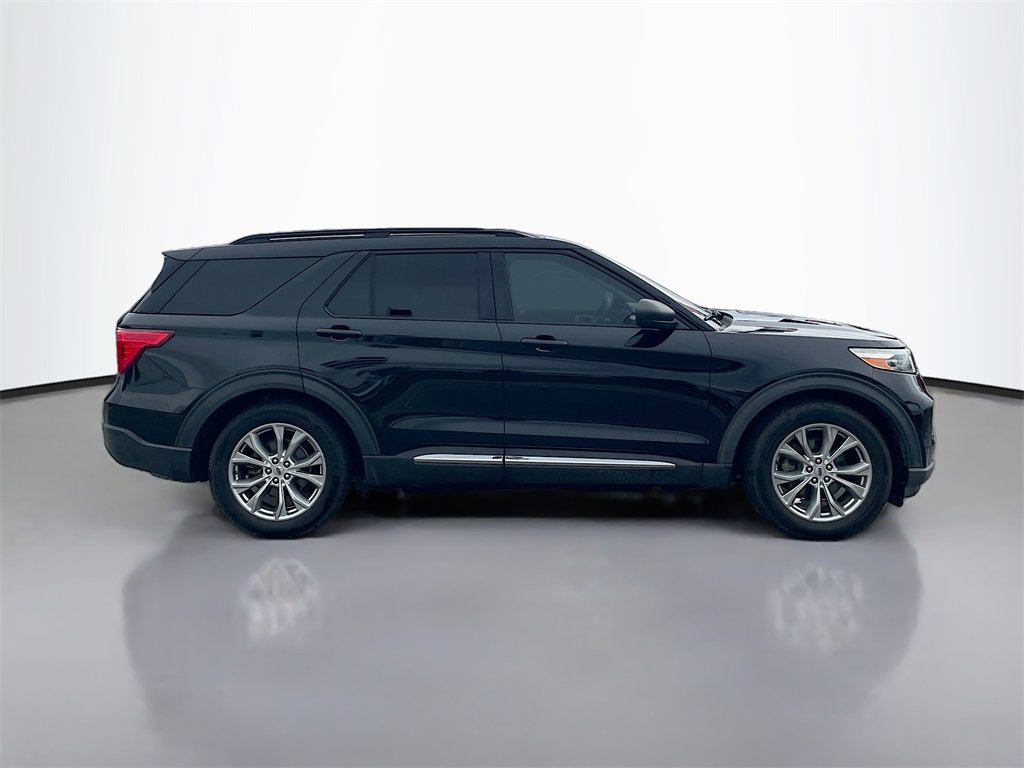 Used 2021 Ford Explorer XLT w/ Equipment Group 202A image 8