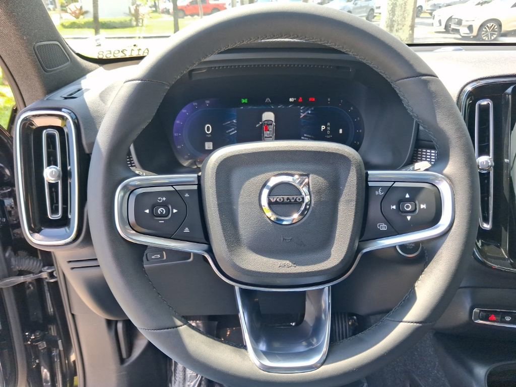 Used 2023 Volvo XC40 B5 Plus w/ Climate Package image 17