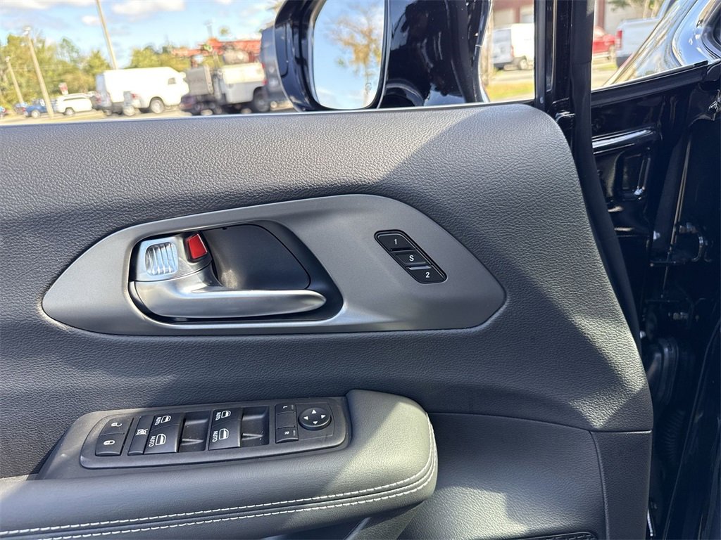 New 2026 Chrysler Pacifica Select image 12