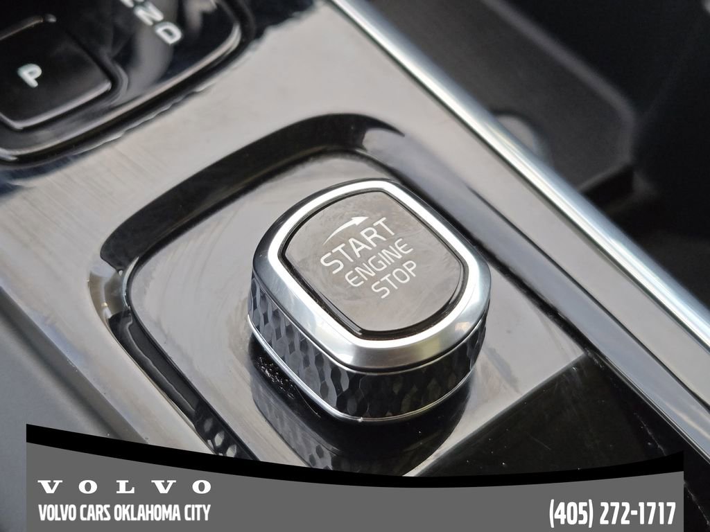 Certified 2025 Volvo XC60 B5 Plus AWD/4WD image 20