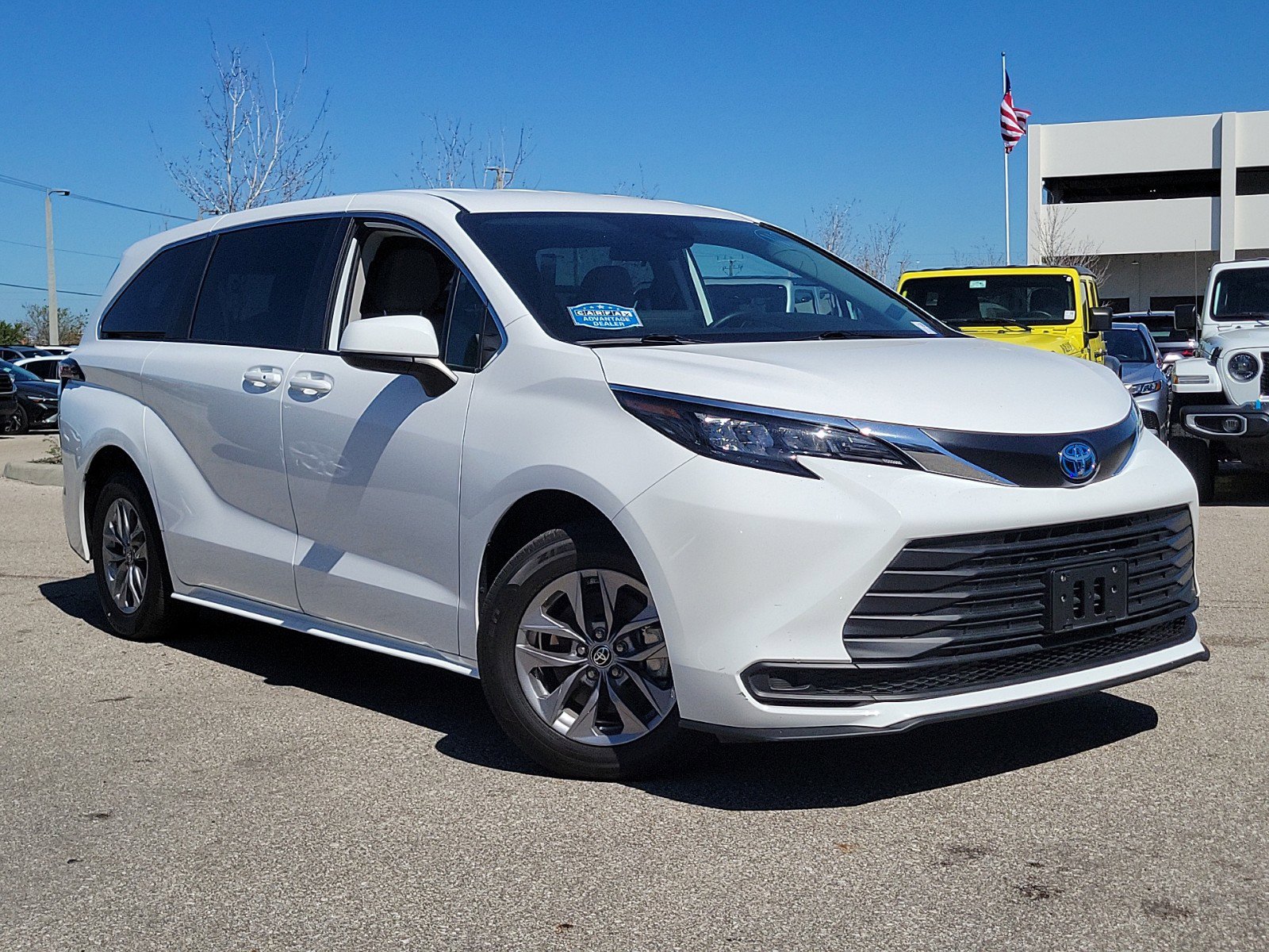 Used 2024 Toyota Sienna LE image 31