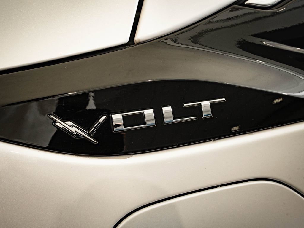 Used 2017 Chevrolet Volt Premier w/ Driver Confidence II Package FWD image 16