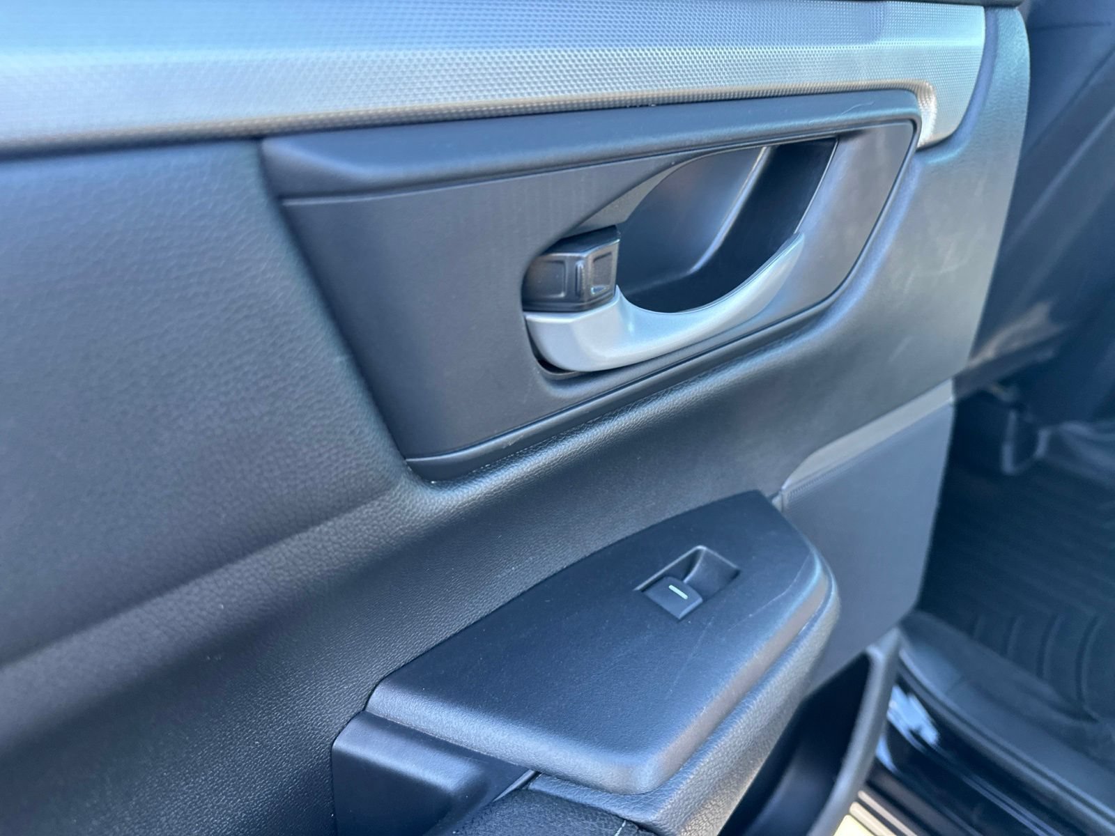 Used 2019 Honda CR-V LX image 23