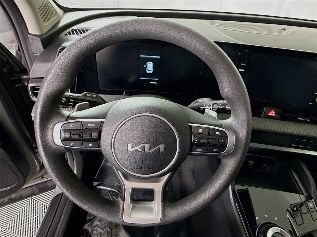Used 2023 Kia Sportage LX image 19