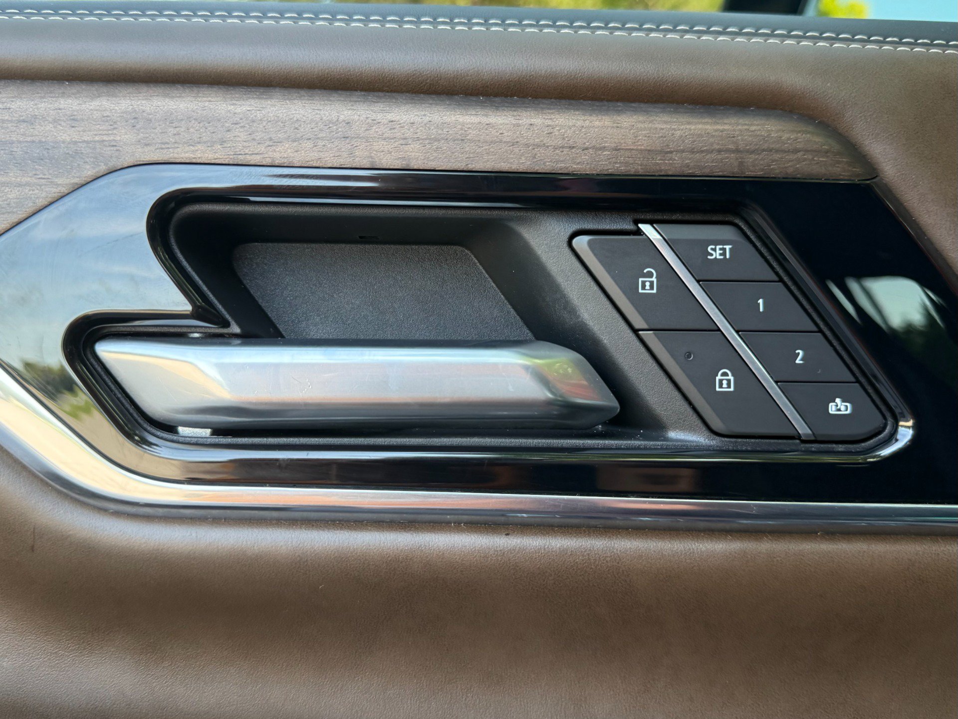 Used 2025 GMC Yukon XL Denali Ultimate w/ LPO, Floor Liner Package AWD/4WD image 45