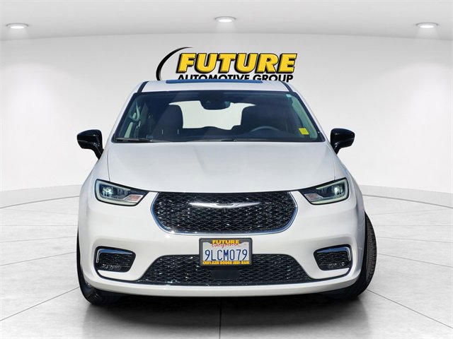 New 2024 Chrysler Pacifica Limited w/ Uconnect Theater Family Group image 2