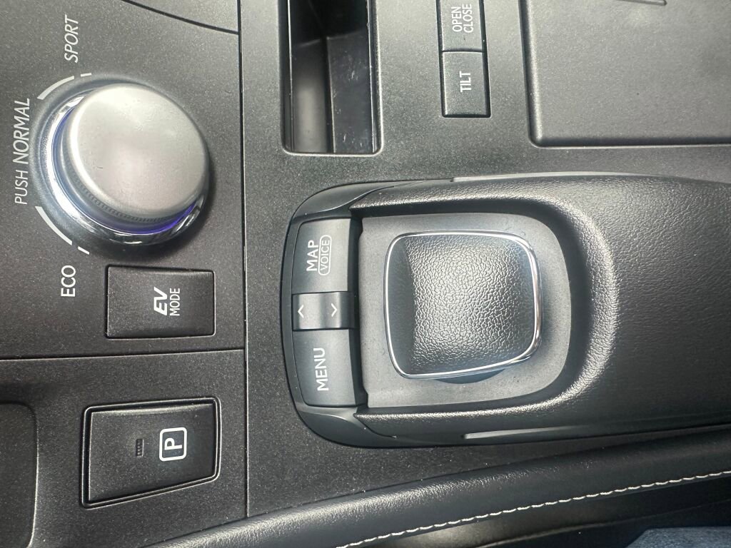 Used 2013 Lexus CT 200h image 23