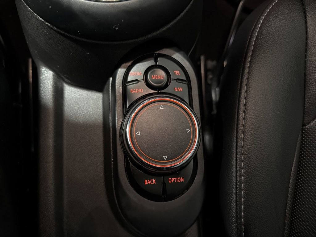 Used 2018 MINI Cooper 4-Door Hardtop image 22