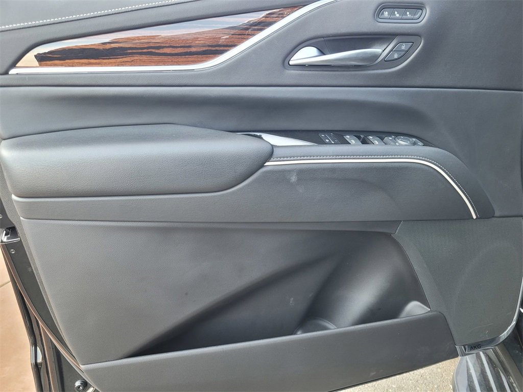 Used 2022 Cadillac Escalade Premium Luxury image 15
