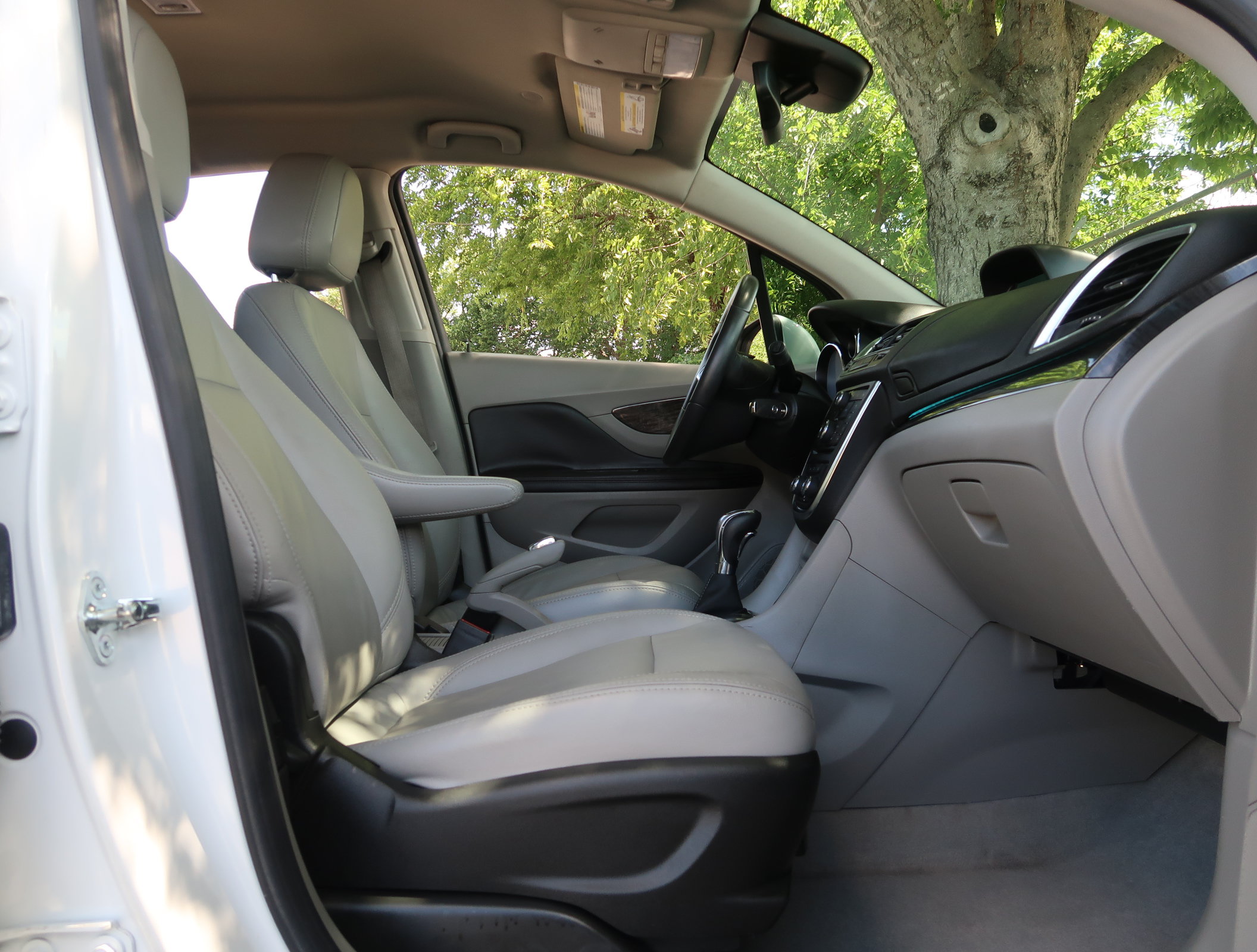 Used 2015 Buick Encore Convenience FWD image 24