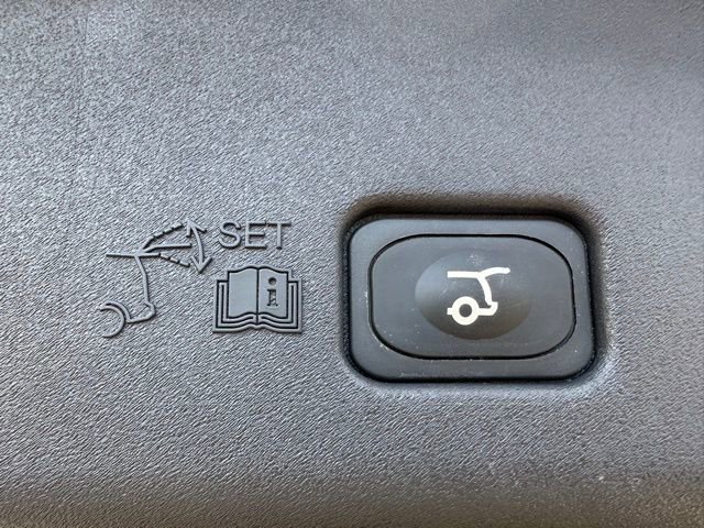 Used 2024 Lincoln Nautilus Reserve AWD/4WD image 11