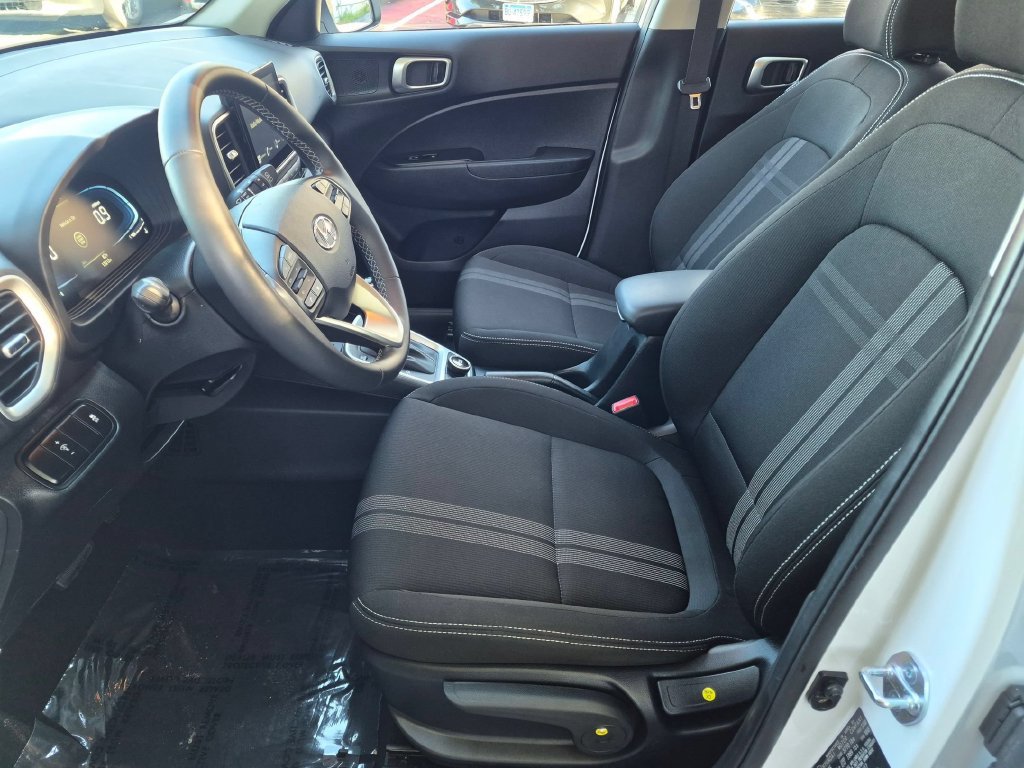 Used 2026 Hyundai Venue SEL FWD image 23