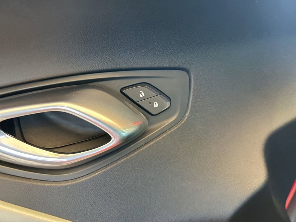 Used 2020 Chevrolet Camaro LT image 34