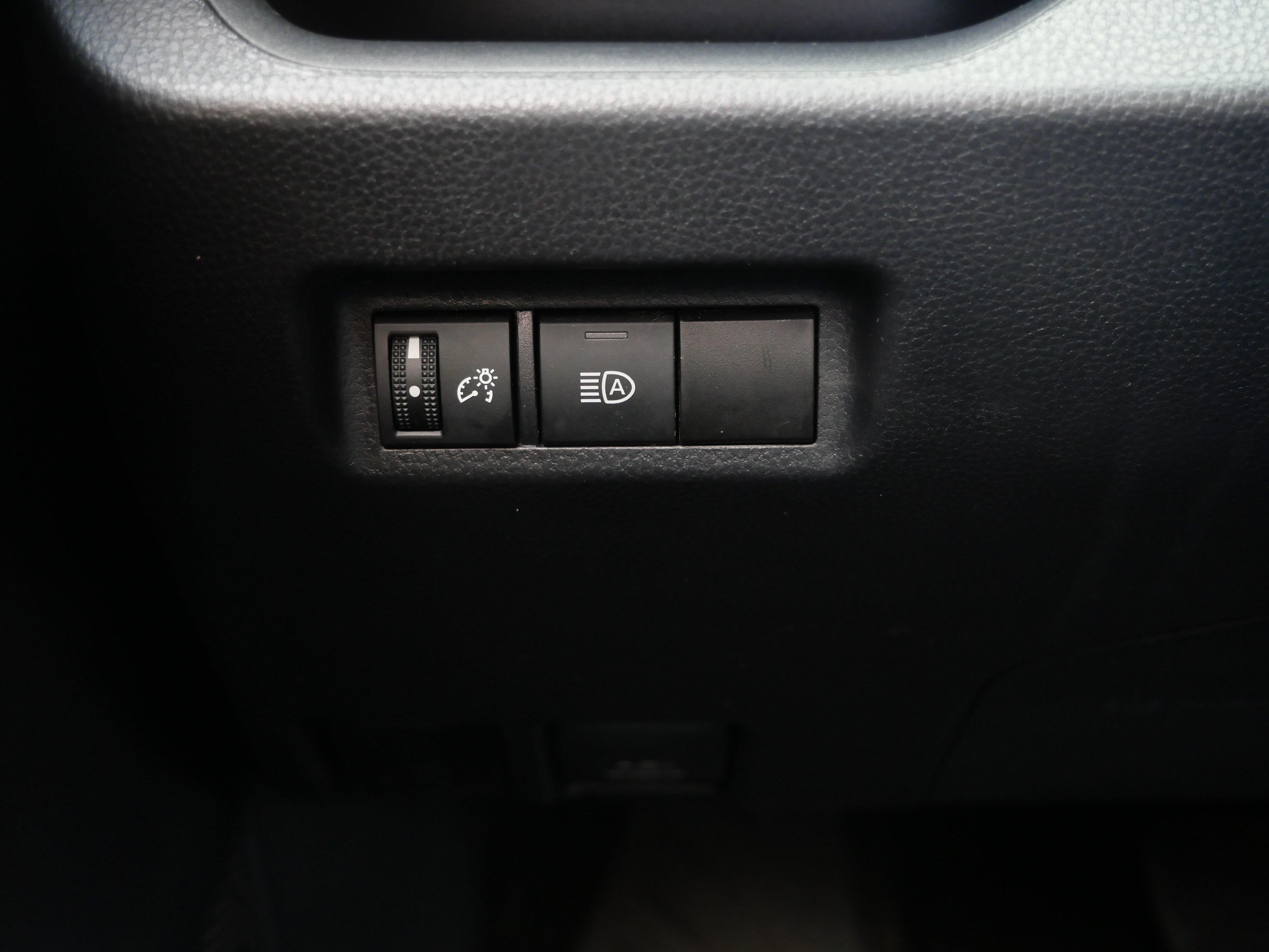 Certified 2025 Toyota RAV4 LE AWD/4WD image 25