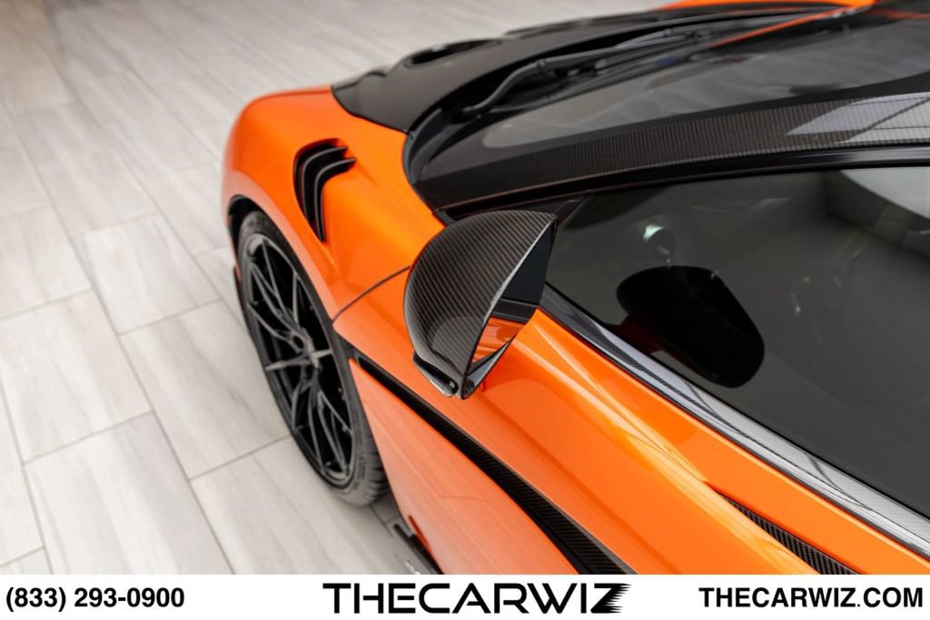 Used 2019 McLaren 600LT RWD image 16