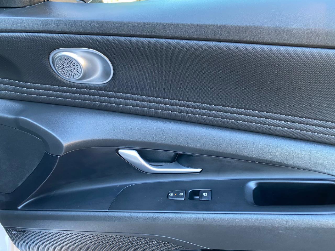 Used 2025 Hyundai Elantra Limited image 47