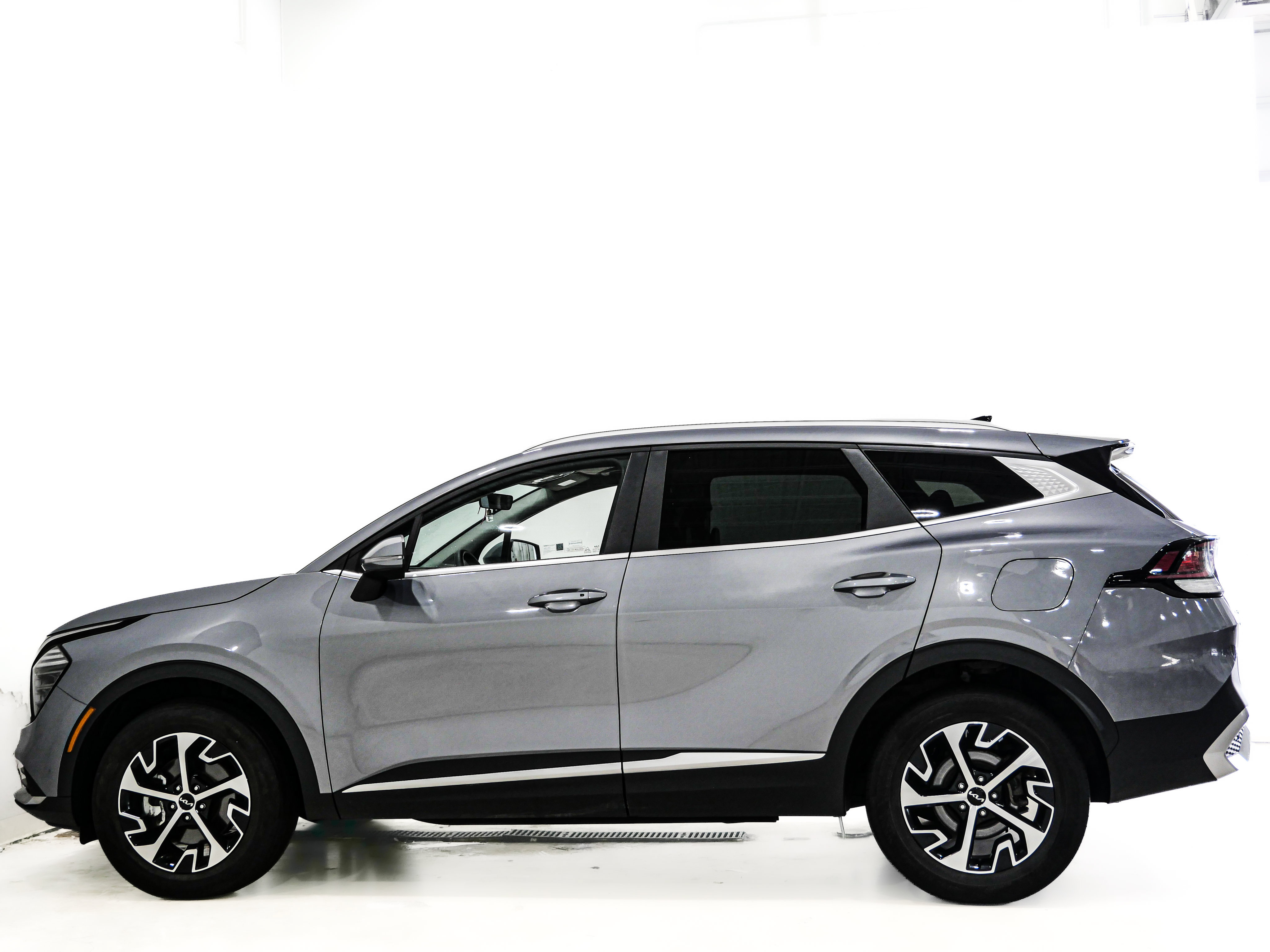 Used 2024 Kia Sportage EX AWD/4WD image 5