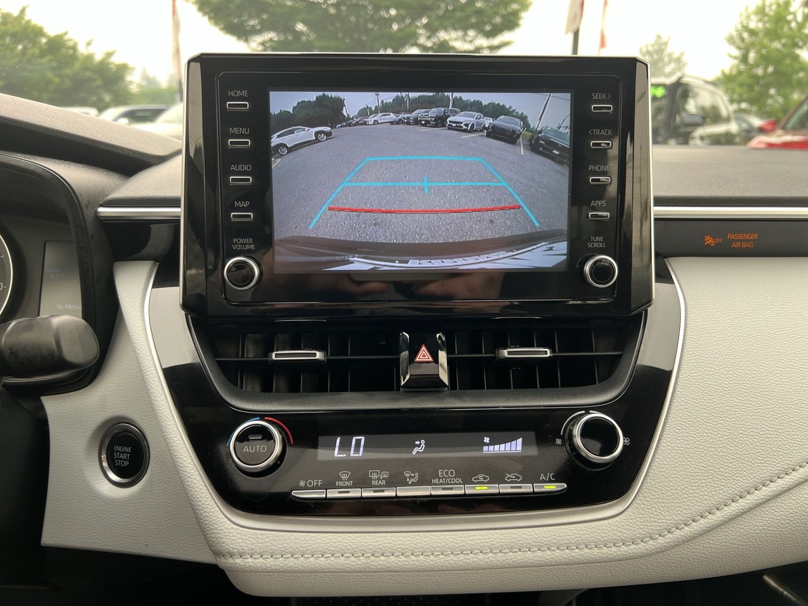 Used 2020 Toyota Corolla SE w/ SE Premium Package FWD image 18