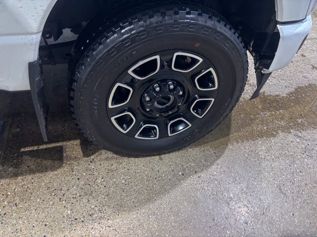 Used 2025 Ford F250 Platinum image 11