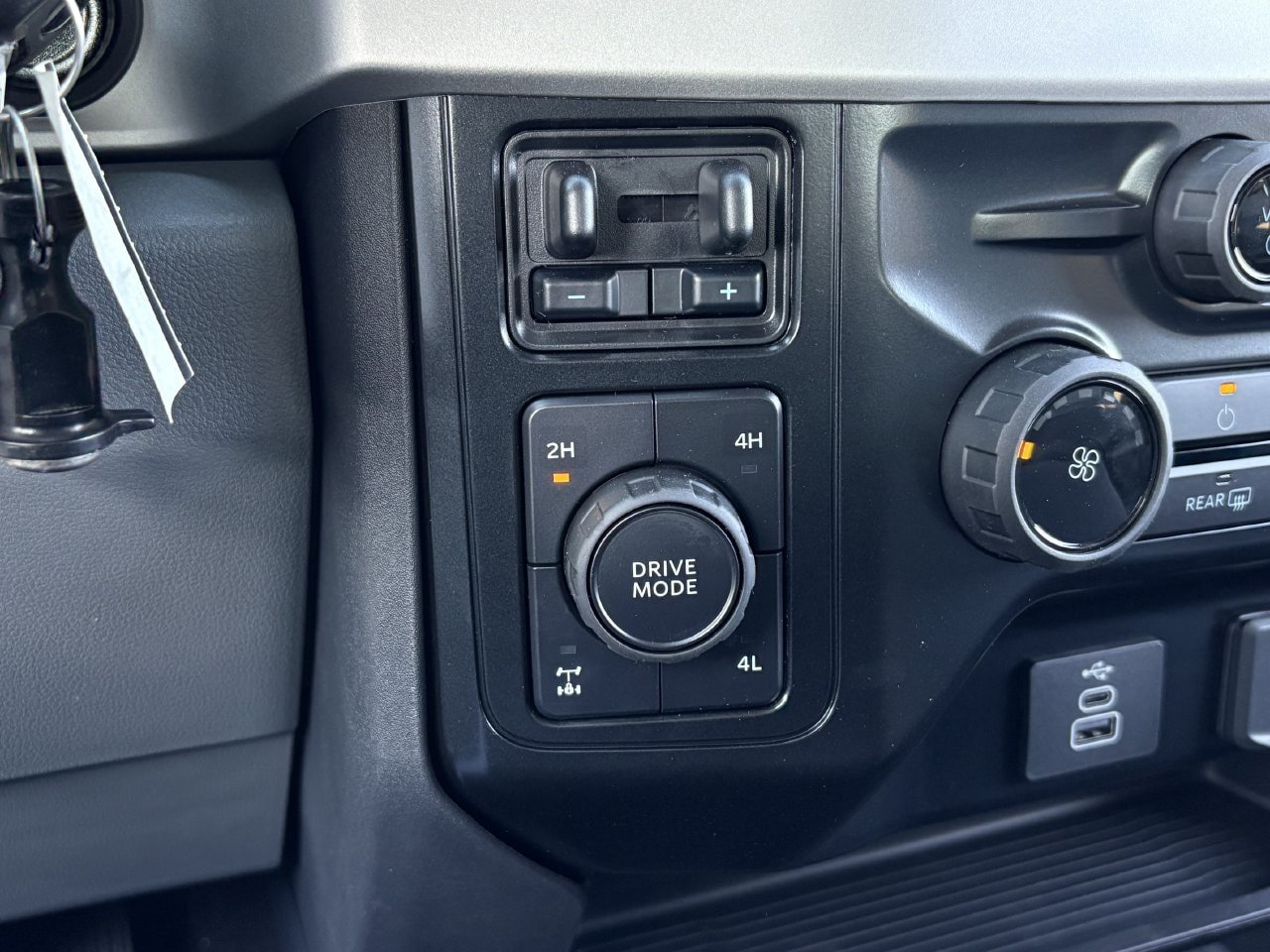 New 2026 Ford F350 XLT w/ FX4 Off-Road Package AWD/4WD image 19