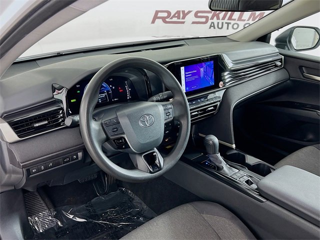 Used 2025 Toyota Camry LE image 32