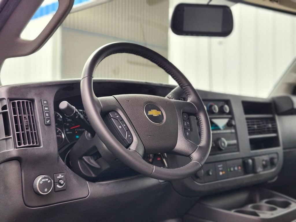 Used 2022 Chevrolet Express 3500 w/ Power Convenience Package RWD image 11