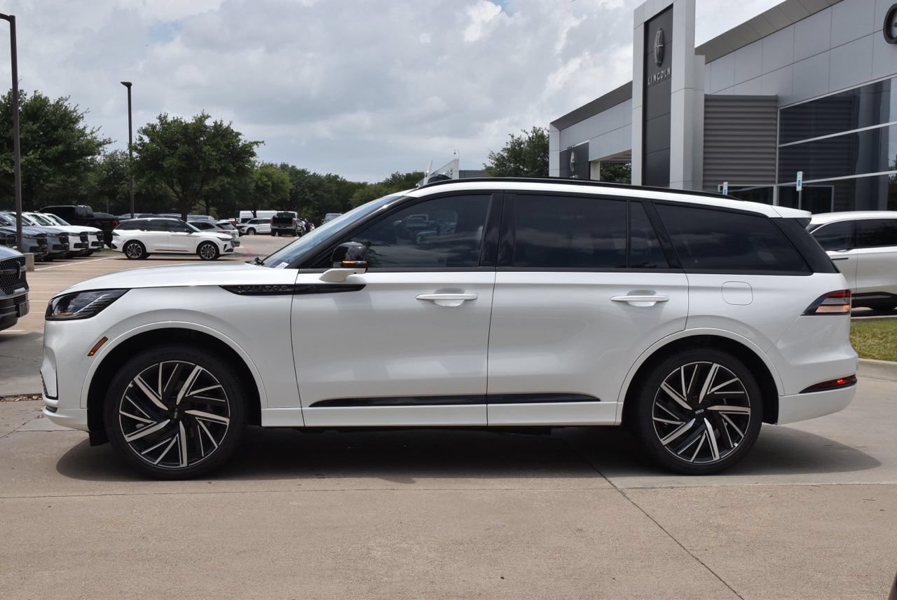 New 2026 Lincoln Aviator Black Label w/ Jet Appearance Package AWD/4WD image 11