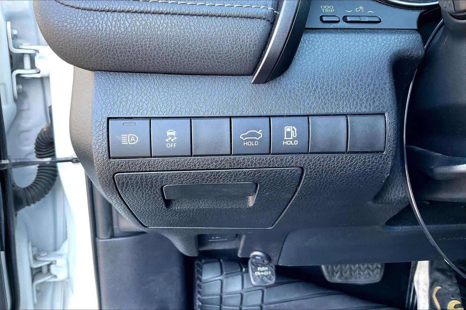Used 2020 Toyota Camry SE FWD image 32
