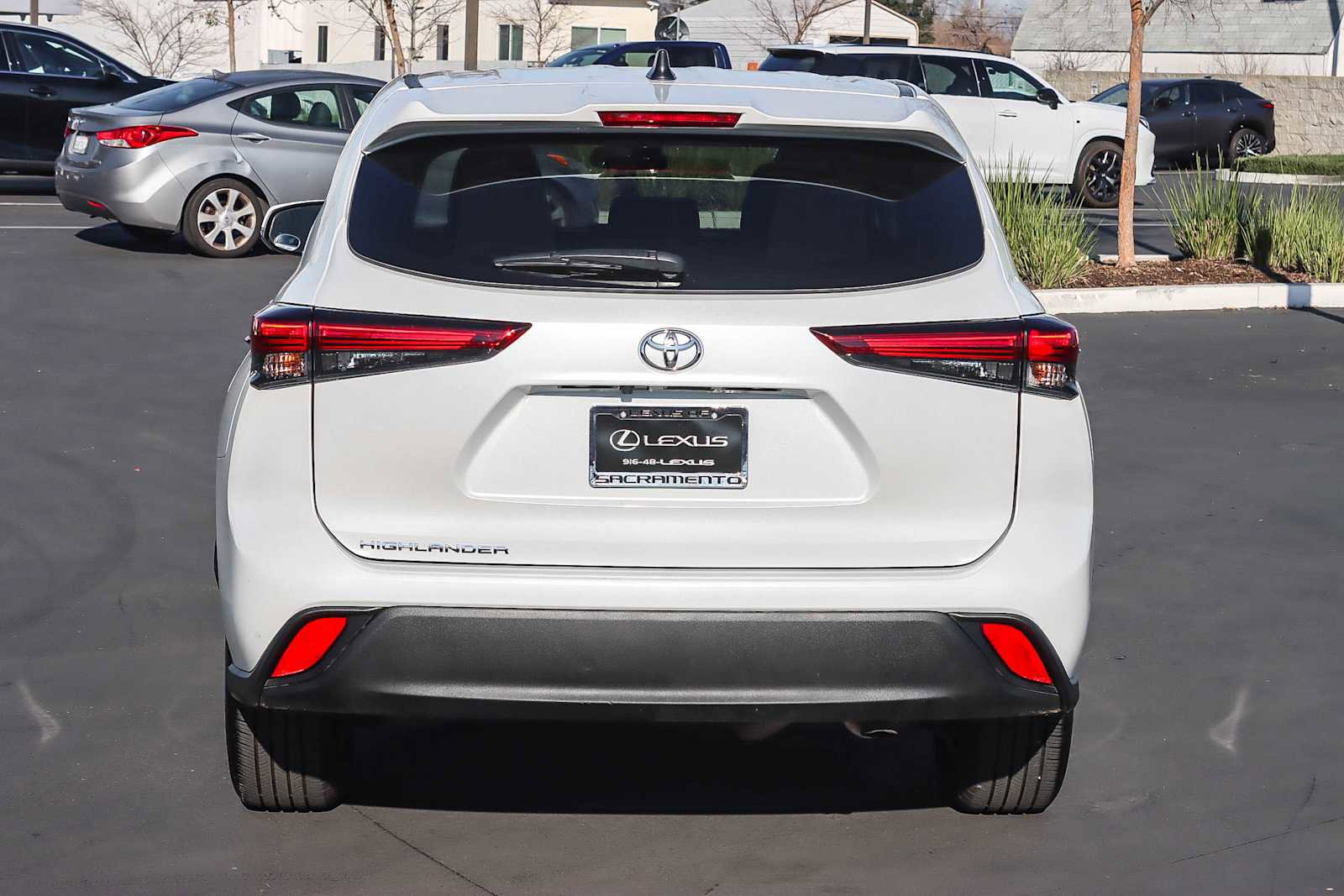 Used 2023 Toyota Highlander L image 3