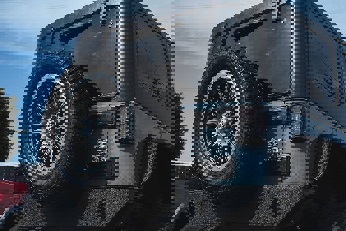 Used 2015 Jeep Wrangler Unlimited Rubicon w/ Connectivity Group image 16