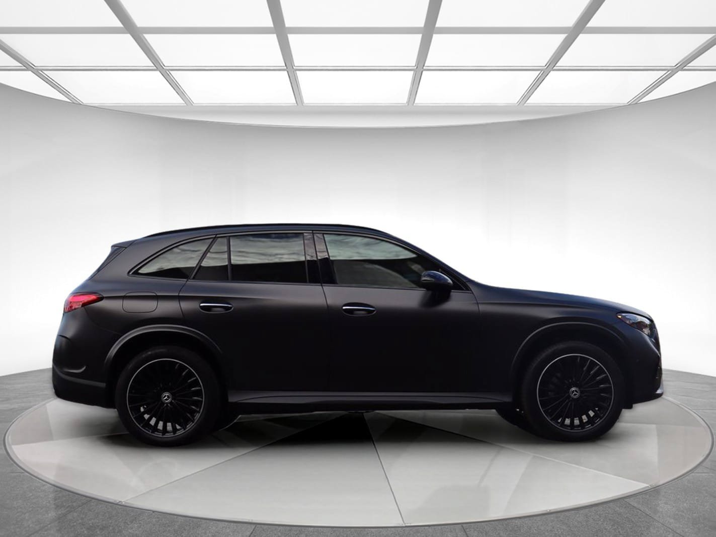 Used 2024 Mercedes-Benz GLC 300 w/ AMG Line image 5