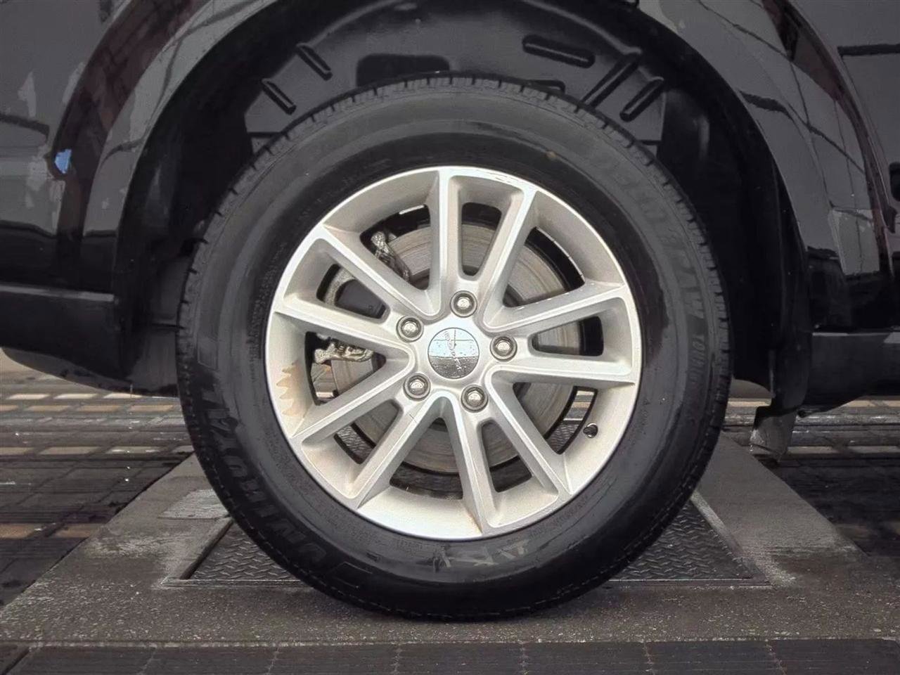 Used 2015 Dodge Journey SXT w/ Flexible Seating Group image 11