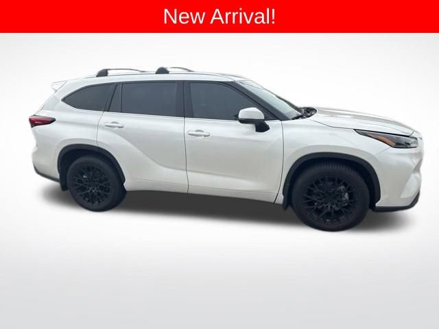 Used 2021 Toyota Highlander XLE