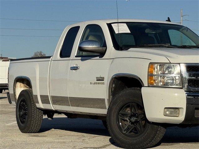 Used 2011 Chevrolet Silverado 1500 LT w/ Texas Edition image 3
