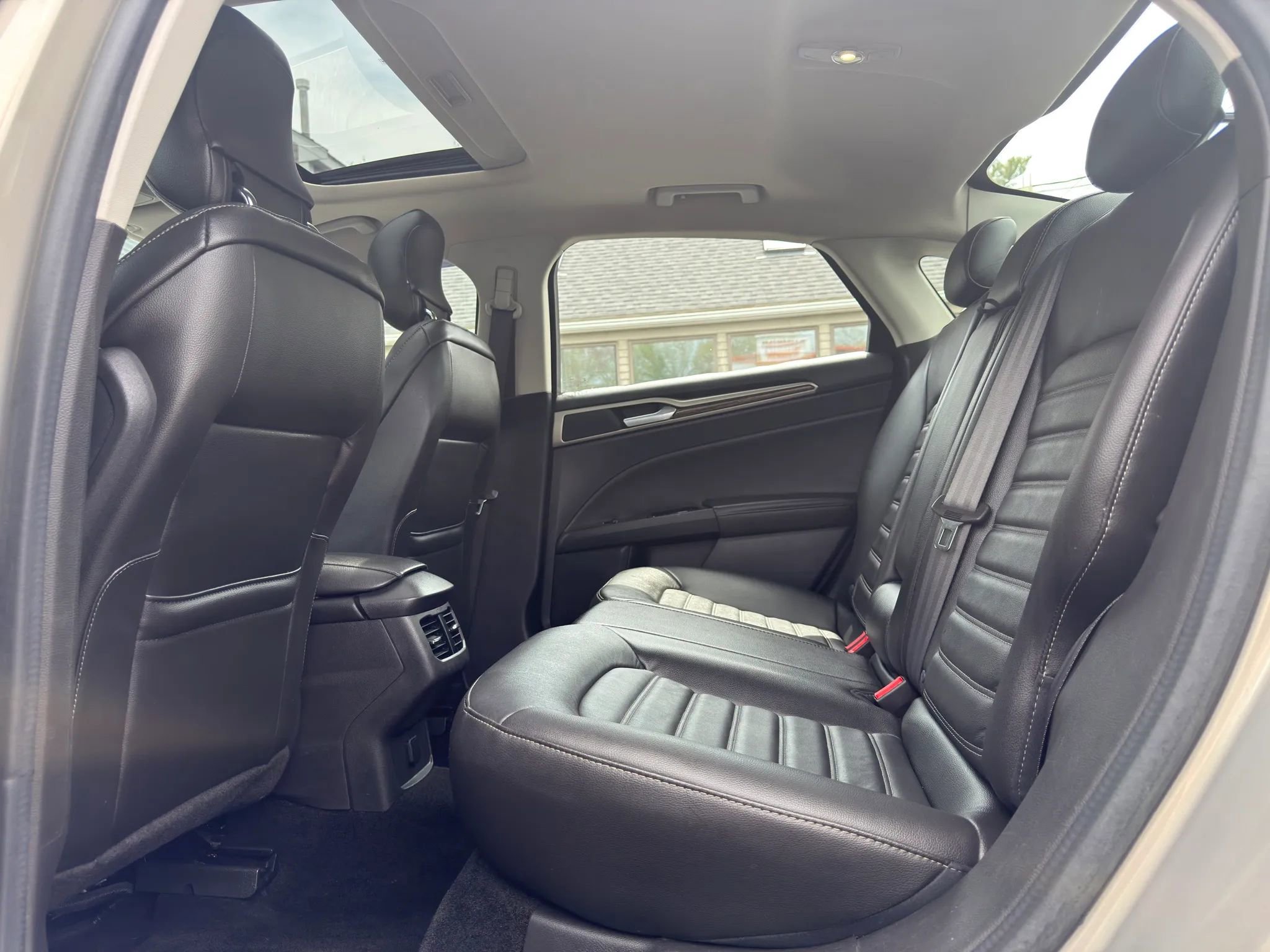Used 2015 Ford Fusion SE w/ Equipment Group 202A AWD/4WD image 20