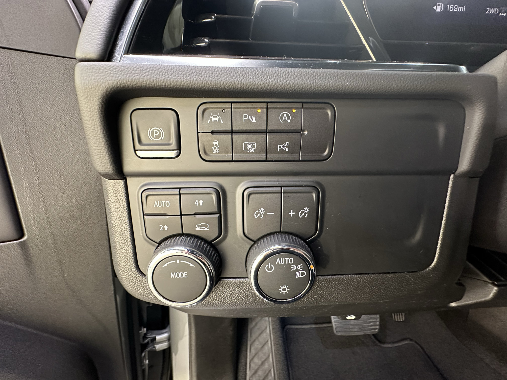 Used 2025 Chevrolet Tahoe LT AWD/4WD image 27