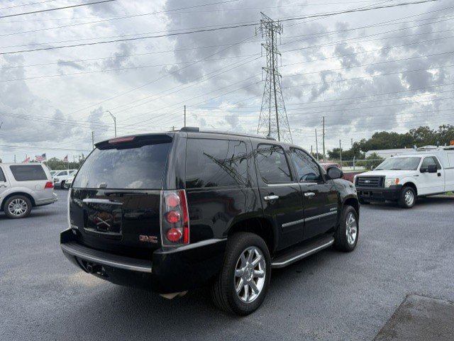 Used 2012 GMC Yukon Denali RWD image 4
